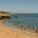 5 Minutes Walk From The דירה