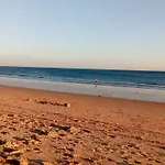 5 Minutes Walk From The דירה אלבופיירה