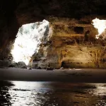 5 Minutes Walk From The דירה *