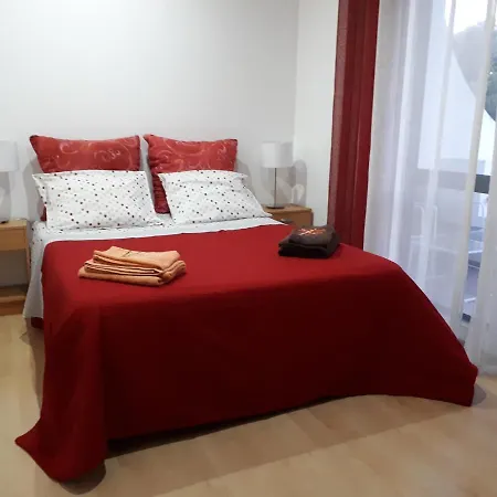 5 Minutes Walk From The Apartment *