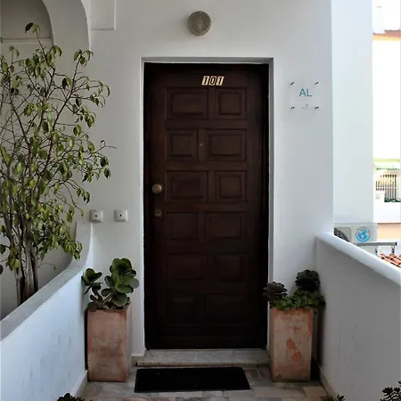 5 Minutes Walk From The * Албуфейра