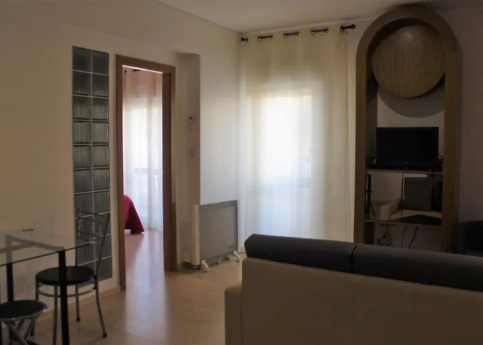 5 Minutes Walk From The Appartement