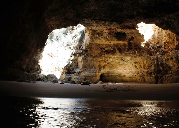 5 Minutes Walk From The Appartement *
